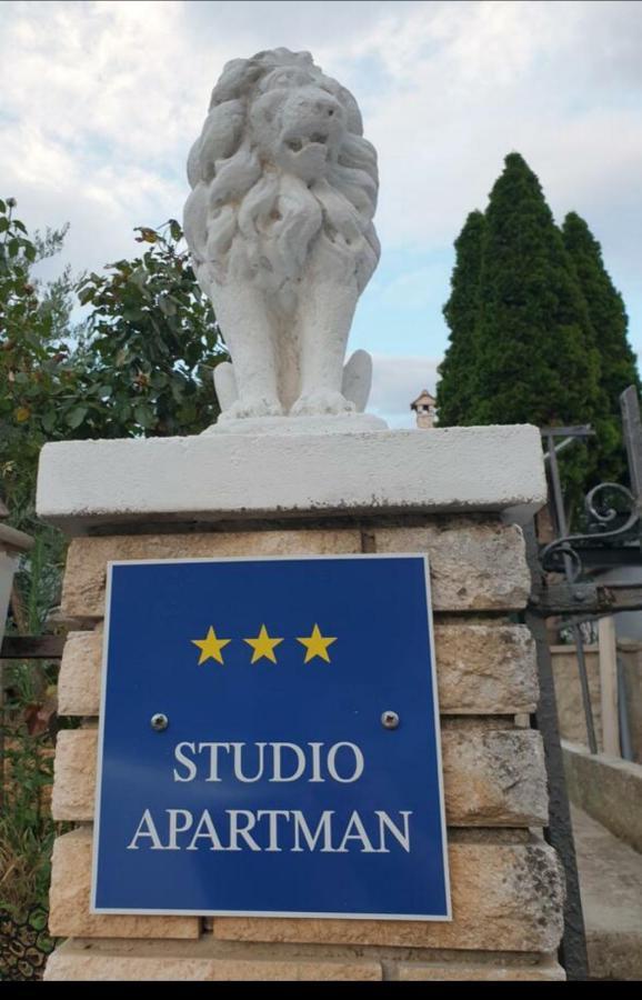 Studio Apartment City With Free Parking Pula Exteriör bild