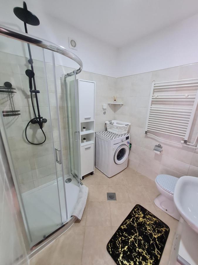 Studio Apartment City With Free Parking Pula Exteriör bild