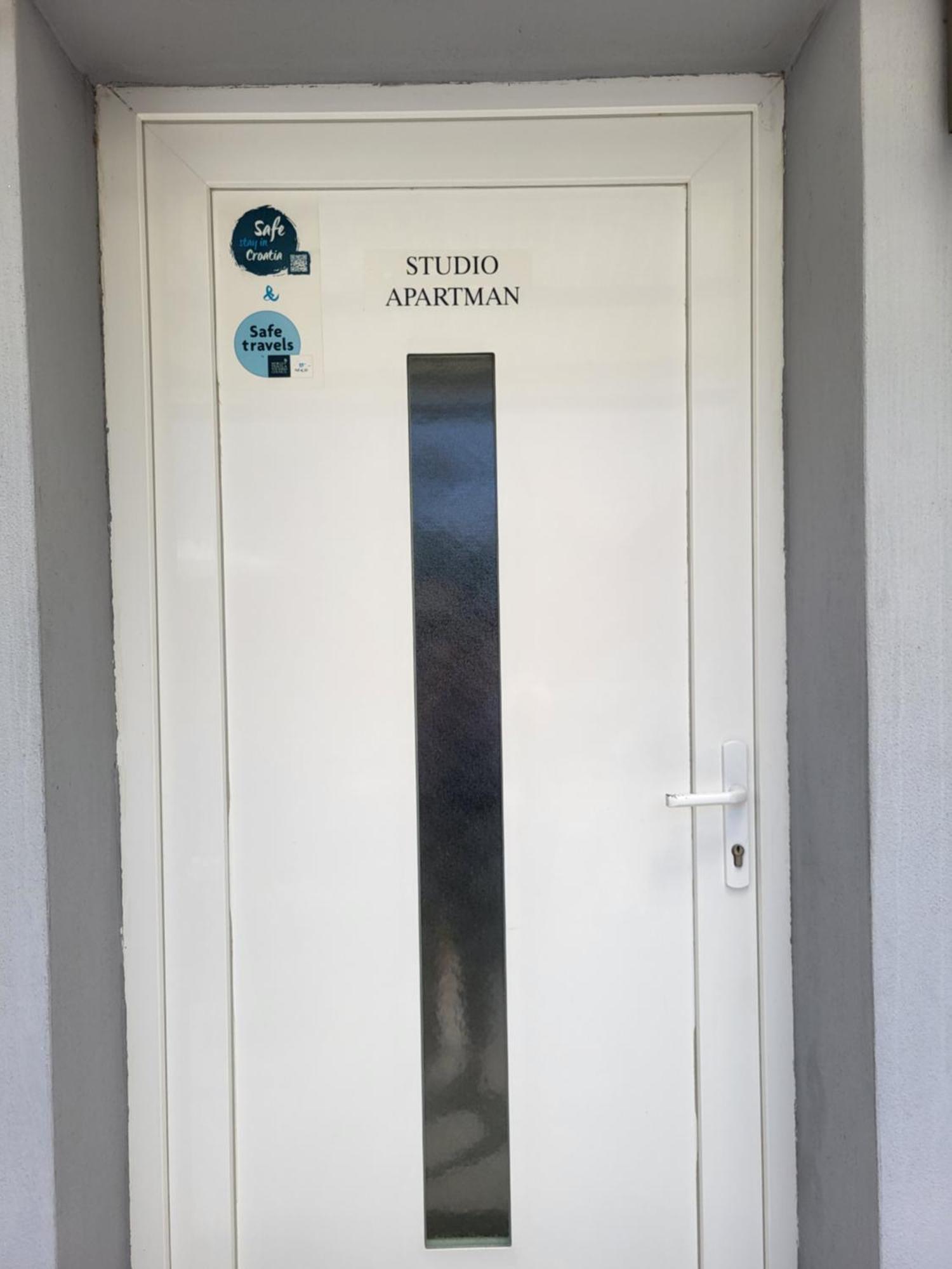 Studio Apartment City With Free Parking Pula Exteriör bild