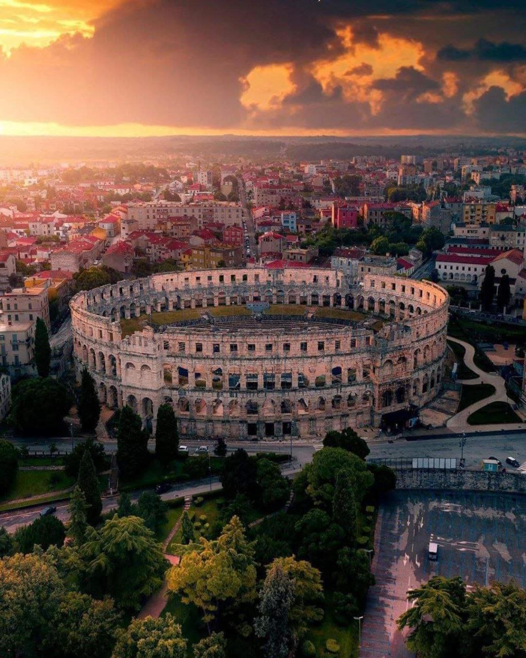 Studio Apartment City With Free Parking Pula Exteriör bild